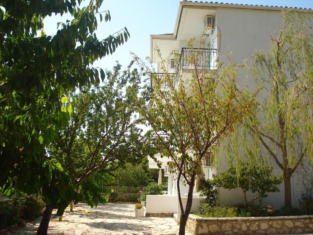 Santa Maria Rooms Agios Nikitas Exterior photo